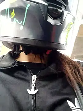 mariana 21x online show from October 14, 2025, 1:12 pm