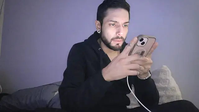 Snapshot of DerekPerez2025 chatting on December 15, 2025, 4:00 pm DerekPerez2025 online show from December 15, 2025, 4:00 pm