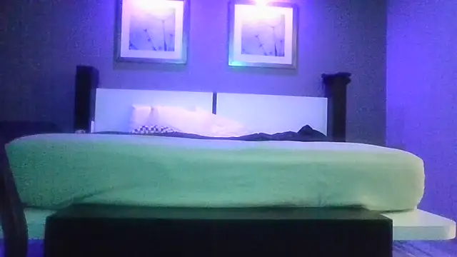 Snapshot of DerekPerez2025 chatting on December 21, 2025, 2:13 pm DerekPerez2025 online show from December 21, 2025, 2:13 pm