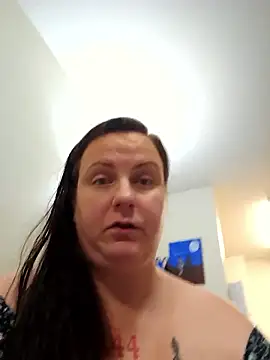 Snapshot of PeakabumPromo chatting on November 25, 2025, 9:37 pm PeakabumPromo online show from November 25, 2025, 9:37 pm