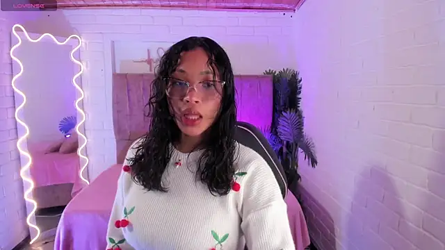 Snapshot of penelope_tay1 chatting on October 5, 2025, 3:38 am penelope tay1 online show from October 5, 2025, 3:38 am