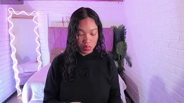 Snapshot of penelope_tay1 chatting on October 6, 2025, 3:37 am penelope tay1 online show from October 6, 2025, 3:37 am