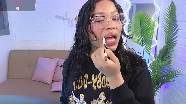 Snapshot of penelope_tay1 chatting on October 9, 2025, 3:48 am penelope tay1 online show from October 9, 2025, 3:48 am