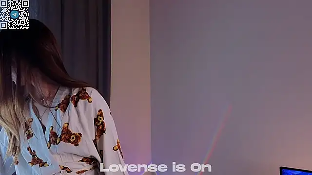 FalineDowlen online show from November 13, 2025, 2:10 am