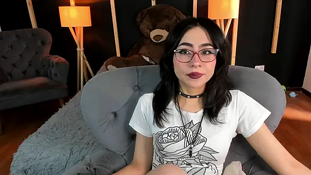 vampy dolll online show from December 13, 2024, 1:01 pm