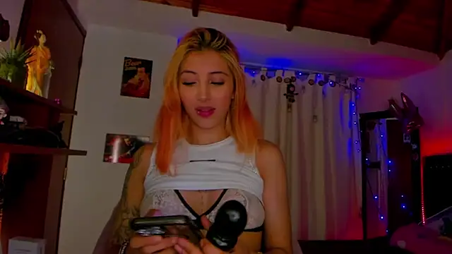 Snapshot of cuteweed420 chatting on January 21, 2025, 6:33 am cuteweed420 online show from January 21, 2025, 6:33 am