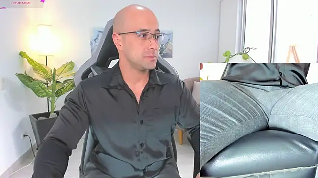 Snapshot of ryan_master_ chatting on January 2, 2025, 1:08 pm ryan master online show from January 2, 2025, 1:08 pm