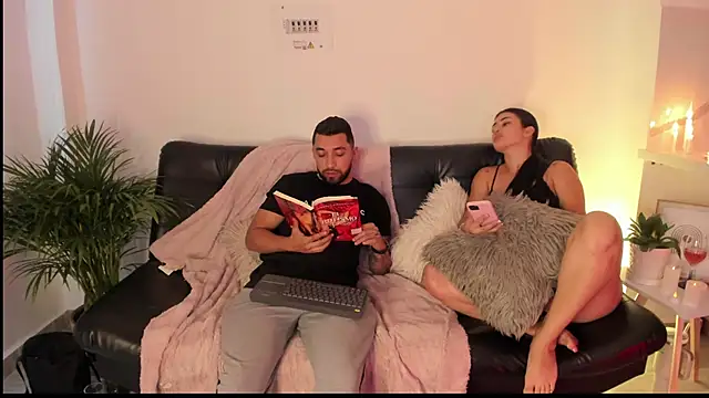 Snapshot of Sweet_and_caramel chatting on January 22, 2025, 8:49 pm Sweet and caramel online show from January 22, 2025, 8:49 pm