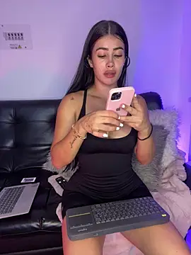 Snapshot of Sweet_and_caramel chatting on January 30, 2025, 5:28 pm Sweet and caramel online show from January 30, 2025, 5:28 pm