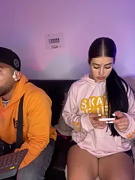 Snapshot of Sweet_and_caramel chatting on February 2, 2025, 2:24 pm Sweet and caramel online show from February 2, 2025, 2:24 pm