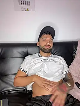 Snapshot of Sweet_and_caramel chatting on February 5, 2025, 4:25 pm Sweet and caramel online show from February 5, 2025, 4:25 pm