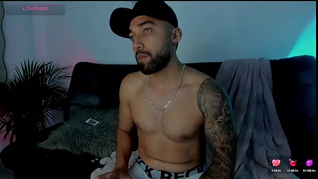 Snapshot of Sweet_and_caramel chatting on March 6, 2025, 11:09 pm Sweet and caramel online show from March 6, 2025, 11:09 pm