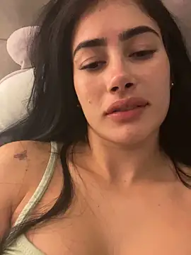 Snapshot of Sweet_and_caramel chatting on March 21, 2025, 3:22 am Sweet and caramel online show from March 21, 2025, 3:22 am