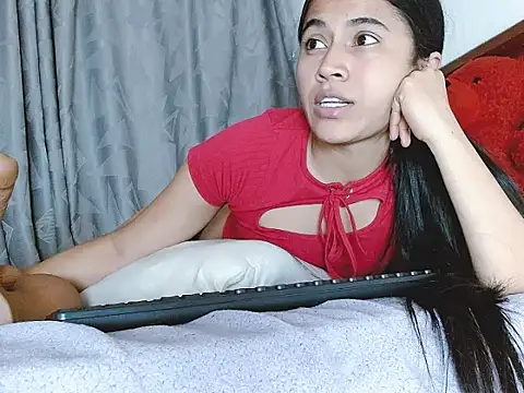 Snapshot of brihanna_lena chatting on August 6, 2026, 7:10 am brihanna lena online show from August 6, 2026, 7:10 am