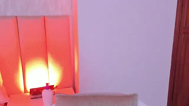 Michell Wallker online show from February 20, 2025, 1:36 am