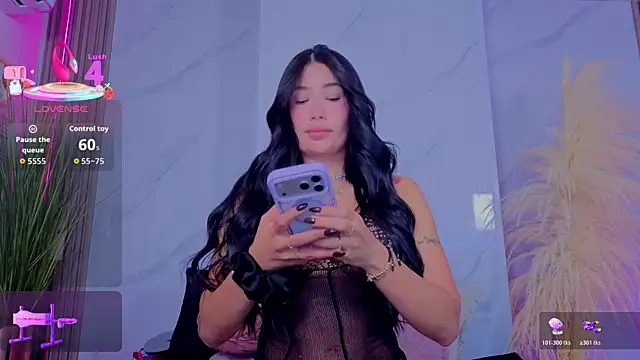 Chlooee   online show from April 7, 2026, 2:12 am