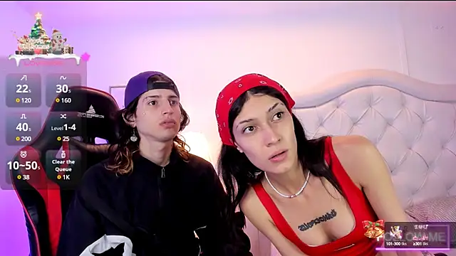 Snapshot of sett_and_gwen chatting on December 12, 2024, 8:32 pm sett and gwen online show from December 12, 2024, 8:32 pm