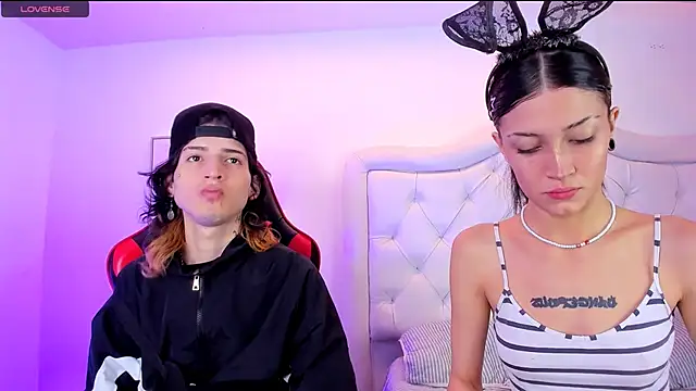 Snapshot of sett_and_gwen chatting on December 13, 2024, 7:53 pm sett and gwen online show from December 13, 2024, 7:53 pm