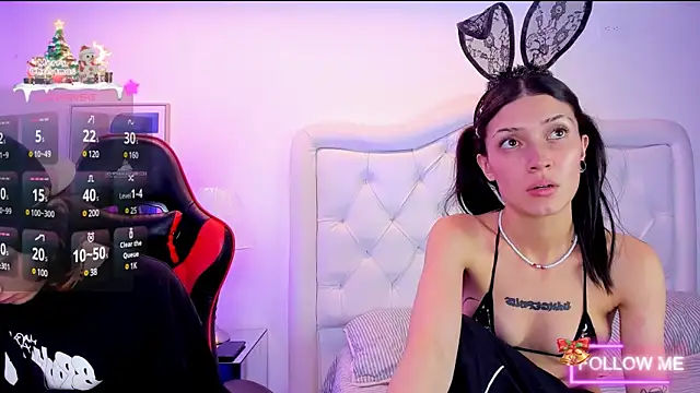 Snapshot of sett_and_gwen chatting on December 14, 2024, 11:01 pm sett and gwen online show from December 14, 2024, 11:01 pm