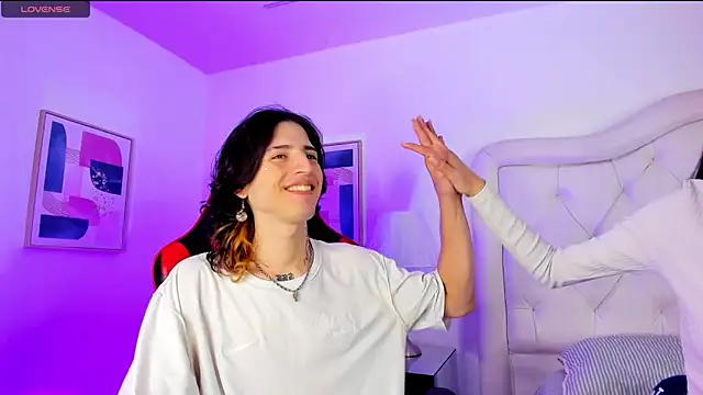 Snapshot of sett_and_gwen chatting on December 15, 2024, 8:15 pm sett and gwen online show from December 15, 2024, 8:15 pm