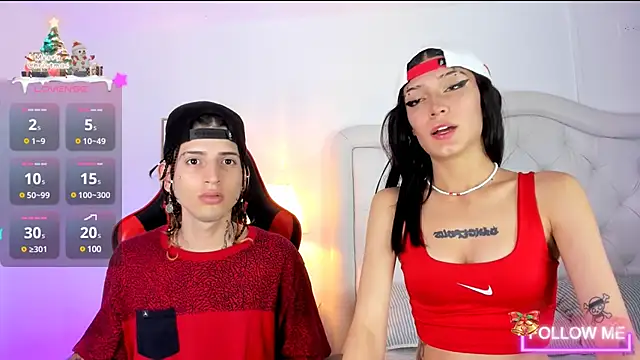 Snapshot of sett_and_gwen chatting on December 18, 2024, 8:25 pm sett and gwen online show from December 18, 2024, 8:25 pm