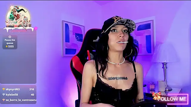 Snapshot of sett_and_gwen chatting on December 21, 2024, 9:33 am sett and gwen online show from December 21, 2024, 9:33 am