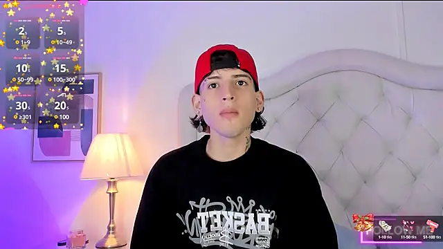 Snapshot of sett_and_gwen chatting on December 27, 2024, 1:43 am sett and gwen online show from December 27, 2024, 1:43 am