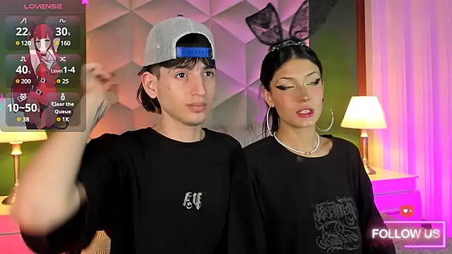 Snapshot of sett_and_gwen chatting on January 13, 2025, 7:11 am sett and gwen online show from January 13, 2025, 7:11 am