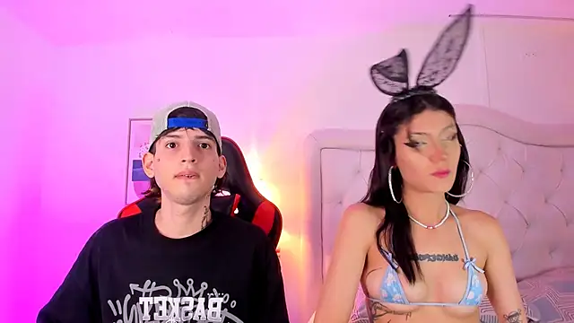 Snapshot of sett_and_gwen chatting on January 19, 2025, 2:15 am sett and gwen online show from January 19, 2025, 2:15 am