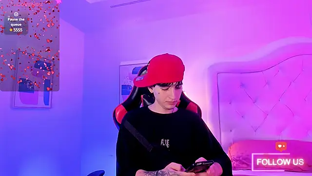 Snapshot of sett_and_gwen chatting on February 22, 2025, 8:20 pm sett and gwen online show from February 22, 2025, 8:20 pm