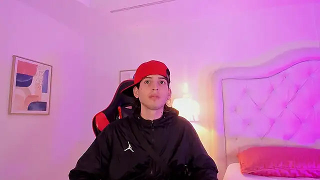 Snapshot of sett_and_gwen chatting on March 21, 2025, 3:55 am sett and gwen online show from March 21, 2025, 3:55 am