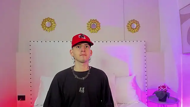 Snapshot of sett_and_gwen chatting on November 14, 2025, 9:24 pm sett and gwen online show from November 14, 2025, 9:24 pm