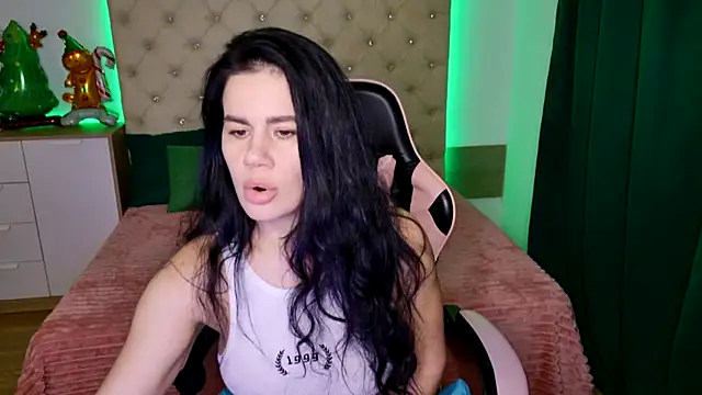 KattieSims online show from January 13, 2025, 12:30 am