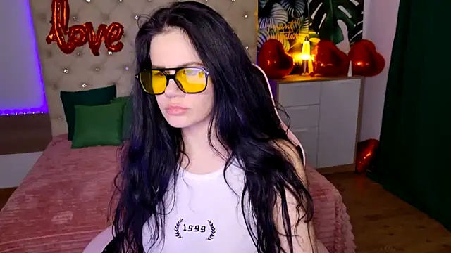 KattieSims online show from February 16, 2025, 11:16 pm