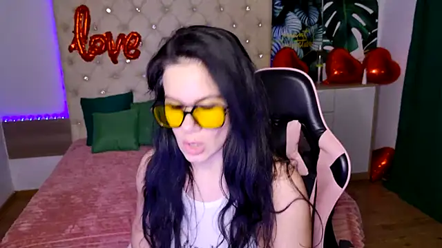 KattieSims online show from February 17, 2025, 2:20 am