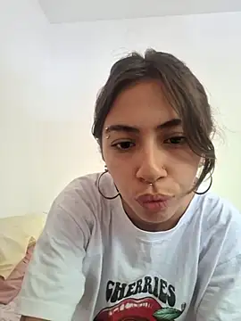 Jazmin-Cerezita online show from December 18, 2024, 4:28 pm