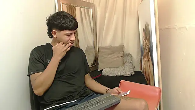 mr stiven  online show from November 14, 2025, 2:21 am