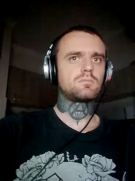 Snapshot of HappyZebra13 chatting on November 6, 2025, 12:33 am HappyZebra13 online show from November 6, 2025, 12:33 am