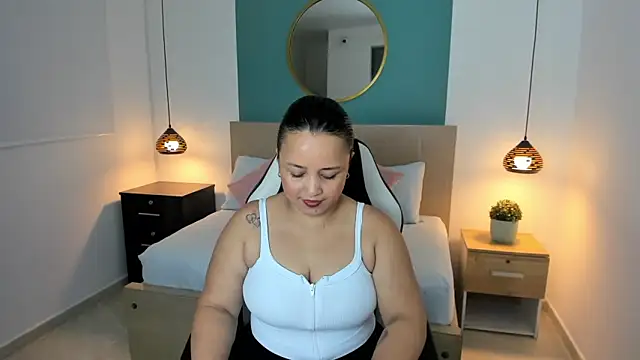 Snapshot of linda_rios_ chatting on December 17, 2024, 7:04 pm linda rios online show from December 17, 2024, 7:04 pm