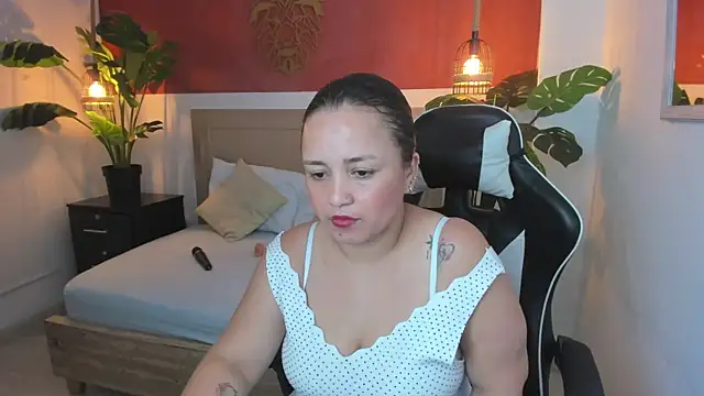 Snapshot of linda_rios_ chatting on December 29, 2024, 7:22 pm linda rios online show from December 29, 2024, 7:22 pm
