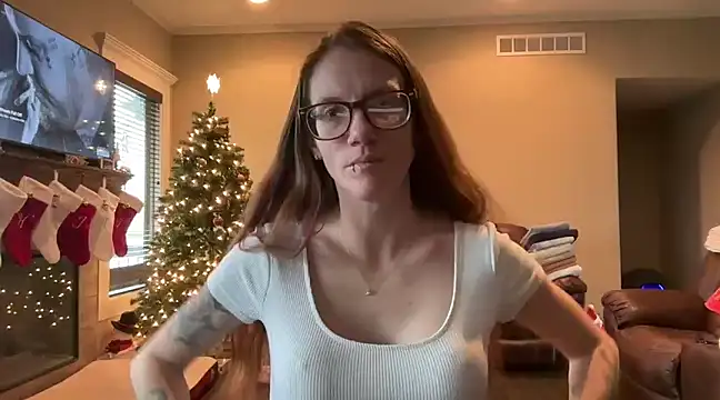 yourstrulylivy69 online show from December 18, 2024, 2:49 pm