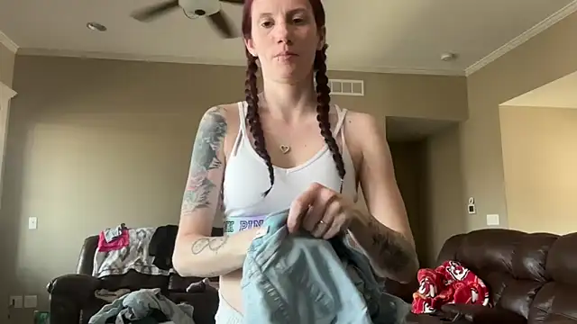 yourstrulylivy69 online show from March 12, 2025, 6:22 pm