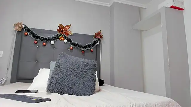 Milaspetite online show from December 14, 2024, 10:50 pm