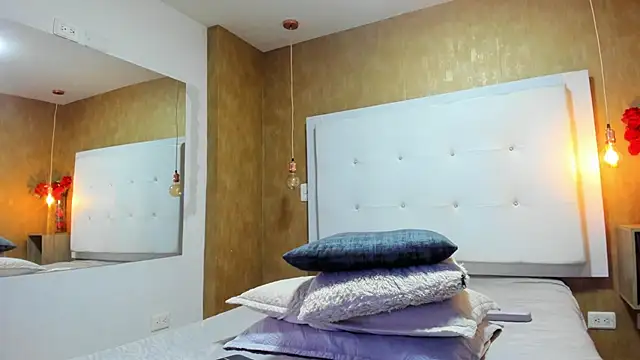 Milaspetite online show from February 4, 2026, 8:03 pm