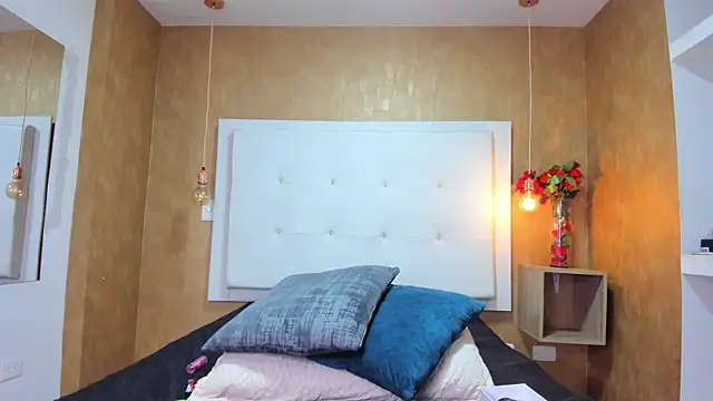 Milaspetite online show from March 27, 2026, 8:08 pm