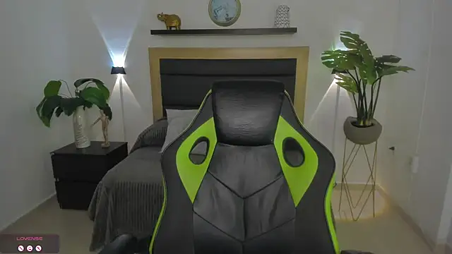 catleya 0 online show from February 22, 2025, 4:51 am