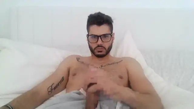 Snapshot of Strokeking4u chatting on December 19, 2025, 8:05 pm Strokeking4u online show from December 19, 2025, 8:05 pm