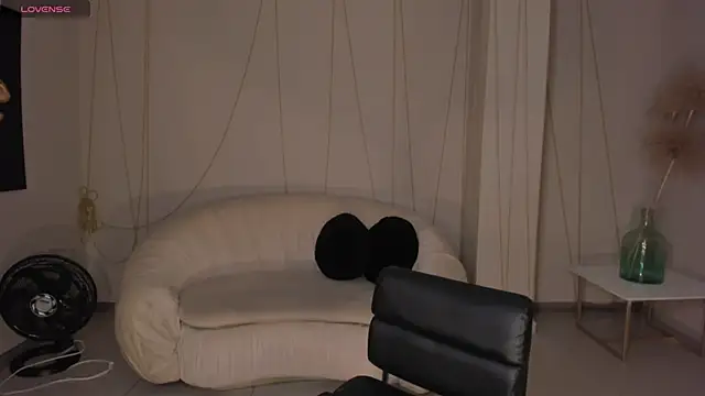 MiaFarrell  online show from February 11, 2025, 6:44 pm