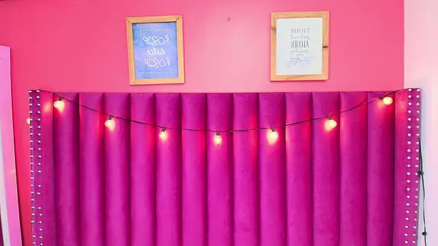 Snapshot of kinkyandsavage chatting on February 13, 2025, 7:31 pm kinkyandsavage online show from February 13, 2025, 7:31 pm