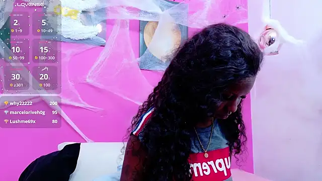 Snapshot of kinkyandsavage chatting on October 10, 2025, 7:24 pm kinkyandsavage online show from October 10, 2025, 7:24 pm